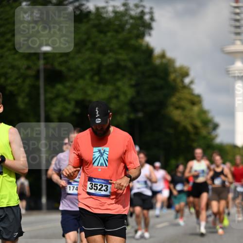 29.06.2025 - hella hamburg halbmarathon Dr. Thomas Lammeyer http://msf.ph/oto/8314839 29.06.2025 09:55:04 Kennedybrücke 1136, 1570, 1903, 1912, 1920, 1941, 2972, 3523, 3700, 4297, 4759, 4843, 4865, 4999, 5275, 5375, 5410, 6593, 7092, 7105, 7363, 7378, 7693, 7962, 8346, 8871, 9114, 9262, 9364, 9371, 9380, 9885, 10193, 10375, 10480, 10669, 11417 meine-sportfotos.de