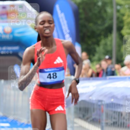29.06.2025 - hella hamburg halbmarathon Strokosch-Dieckow http://msf.ph/oto/8314897 29.06.2025 10:10:08 Ziel 48 meine-sportfotos.de