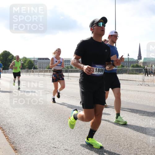 29.06.2025 - hella hamburg halbmarathon Lena Gebhardt http://msf.ph/oto/8314971 29.06.2025 09:47:24 Lombardsbrücke 12704, 1806, 1002, 1053, 1217, 1396, 1407, 1411, 1577, 1910, 1959, 2121, 2228, 2404, 2563, 2774, 2836, 2851, 3005, 3783, 3790, 3935, 4246, 4740, 5193, 5923, 5961, 6032, 6305, 6473, 6915, 7080, 7831, 7972, 8084, 8323, 8366, 8395, 9171, 9376, 9508, 9519, 10771, 11019, 11055, 11370, 11559, 11806, 11898, 12137, 12204, 12704, 12751, 13029, 13148, 13419, 13771, 13972, 13991, 14069, 14385, 14459, 16123, 17154, 18419 meine-sportfotos.de