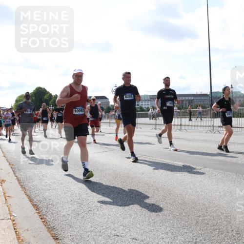 29.06.2025 - hella hamburg halbmarathon Lena Gebhardt http://msf.ph/oto/8314986 29.06.2025 09:59:56 Lombardsbrücke 2910, 10093, 8285, 12470, 1006, 1125, 1239, 1264, 1334, 1366, 1642, 1834, 1914, 1955, 2099, 2159, 2348, 2364, 2391, 2432, 2447, 2582, 2584, 2630, 2676, 2677, 2910, 3181, 3279, 3668, 3836, 3898, 4013, 4231, 4426, 4632, 4772, 4796, 4837, 5015, 5134, 5272, 5277, 5341, 6174, 6201, 6202, 6414, 6415, 6462, 6581, 6587, 8330, 8520, 8846, 9142, 9488, 9907, 9984, 10031, 11039, 11568, 11844 meine-sportfotos.de
