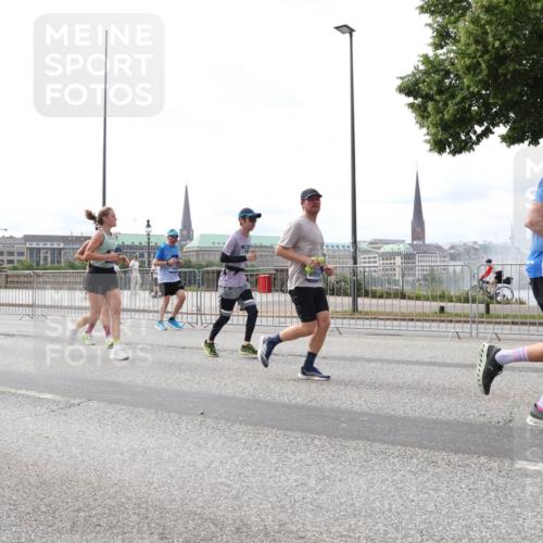 29.06.2025 - hella hamburg halbmarathon Lena Gebhardt http://msf.ph/oto/8314996 29.06.2025 10:22:16 Lombardsbrücke 13255, 8954, 1003, 1158, 1187, 1191, 1250, 1294, 1419, 1598, 1958, 1963, 2009, 2022, 2063, 2172, 2315, 2351, 2353, 2514, 2744, 3050, 3108, 3172, 3430, 3457, 3458, 3511, 3606, 3768, 3910, 3946, 3995, 4046, 4113, 4114, 4131, 4289, 4366, 4556, 4559, 4829, 4969, 4970, 5079, 5641, 5838, 6030, 6048, 6049, 6303, 6307, 6347, 6676, 6820, 6826, 6881, 6977, 7075, 7097, 7162, 7672, 7794, 8431, 8511, 8855, 8860, 8884, 8954, 8959, 9002, 9062 meine-sportfotos.de