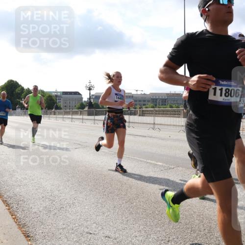 29.06.2025 - hella hamburg halbmarathon Lena Gebhardt http://msf.ph/oto/8315015 29.06.2025 09:47:24 Lombardsbrücke 12704, 14459, 11806, 1002, 1053, 1217, 1396, 1407, 1411, 1577, 1910, 1959, 2121, 2228, 2404, 2563, 2774, 2836, 2851, 3005, 3783, 3790, 3935, 4246, 4740, 5193, 5923, 5961, 6032, 6305, 6473, 6915, 7080, 7831, 7972, 8084, 8323, 8366, 8395, 9171, 9376, 9508, 9519, 10771, 11019, 11055, 11370, 11559, 11806, 11898, 12137, 12204, 12704, 12751, 13029, 13148, 13419, 13771, 13972, 13991, 14069, 14385, 14459, 16123, 17154, 18419 meine-sportfotos.de