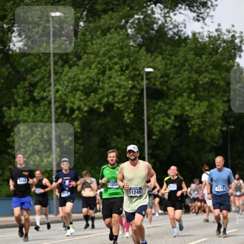 29.06.2025 - hella hamburg halbmarathon Dr. Thomas Lammeyer http://msf.ph/oto/8315019 29.06.2025 10:38:42 Kennedybrücke 1025, 1705, 2355, 2376, 2510, 2511, 2751, 2801, 3145, 3420, 3829, 4479, 4540, 4942, 5609, 6034, 6105, 6171, 6310, 6718, 6727, 6843, 7299, 7644, 8021, 8202, 8589, 8965, 9379, 9448, 9514, 10674, 11122, 11245 meine-sportfotos.de