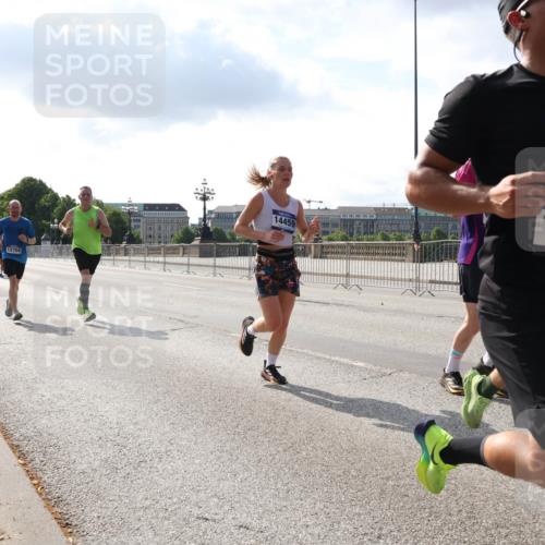 29.06.2025 - hella hamburg halbmarathon Lena Gebhardt http://msf.ph/oto/8315047 29.06.2025 09:47:24 Lombardsbrücke 12704, 14459, 11806, 1002, 1053, 1217, 1396, 1407, 1411, 1577, 1910, 1959, 2121, 2228, 2404, 2563, 2774, 2836, 2851, 3005, 3783, 3790, 3935, 4246, 4740, 5193, 5923, 5961, 6032, 6305, 6473, 6915, 7080, 7831, 7972, 8084, 8323, 8366, 8395, 9171, 9376, 9508, 9519, 10771, 11019, 11055, 11370, 11559, 11806, 11898, 12137, 12204, 12704, 12751, 13029, 13148, 13419, 13771, 13972, 13991, 14069, 14385, 14459, 16123, 17154, 18419 meine-sportfotos.de