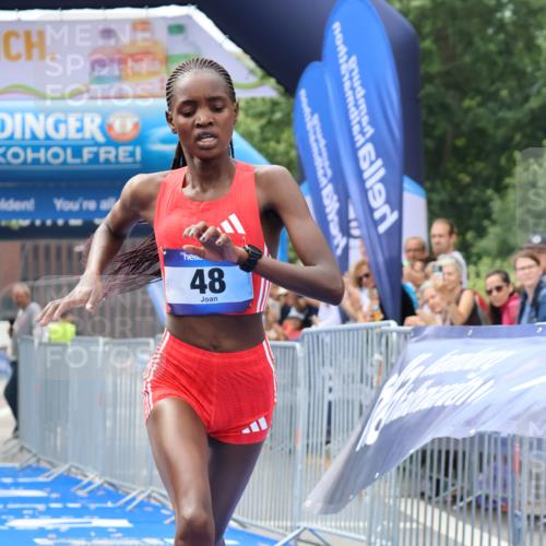 29.06.2025 - hella hamburg halbmarathon Strokosch-Dieckow http://msf.ph/oto/8315051 29.06.2025 10:10:08 Ziel 48 meine-sportfotos.de