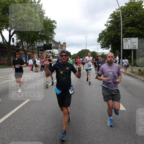 29.06.2025 - hella hamburg halbmarathon Yannick Fuchs http://msf.ph/oto/8315060 29.06.2025 10:50:44 20KM 1485, 1583, 1955, 2034, 2741, 3413, 3435, 3836, 4940, 5033, 5418, 5492, 6399, 6416, 6835, 7716, 8393, 8542, 8652, 8669, 8825, 9488, 9727, 9820, 9884, 9907, 9934, 10133, 10212, 11083, 11212, 11590, 11612, 12014, 12348, 12440, 12523, 12590, 12712, 13394, 13666, 13750, 13863, 14139, 14369, 14408, 14678, 15097, 15145, 15431, 15695, 15712, 15726, 16113, 16257, 16261, 16470, 16634, 17617, 17779, 18208, 18652, 18719, 18899, 19091, 19184 meine-sportfotos.de