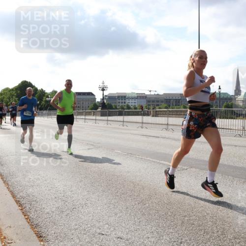 29.06.2025 - hella hamburg halbmarathon Lena Gebhardt http://msf.ph/oto/8315130 29.06.2025 09:47:25 Lombardsbrücke 1002, 1053, 1217, 1396, 1407, 1411, 1577, 1910, 1959, 2121, 2228, 2404, 2563, 2774, 2836, 2851, 3005, 3783, 3790, 3935, 4246, 4740, 5193, 5923, 5961, 6032, 6305, 6473, 6915, 7080, 7831, 7972, 8084, 8323, 8366, 8395, 9171, 9376, 9508, 9519, 10771, 11019, 11055, 11370, 11559, 11806, 11898, 12137, 12204, 12704, 12751, 13029, 13148, 13419, 13771, 13972, 13991, 14069, 14385, 14459, 16123, 17154, 18419 meine-sportfotos.de