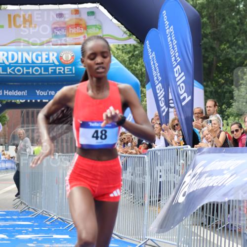 29.06.2025 - hella hamburg halbmarathon Strokosch-Dieckow http://msf.ph/oto/8315139 29.06.2025 10:10:08 Ziel 48 meine-sportfotos.de