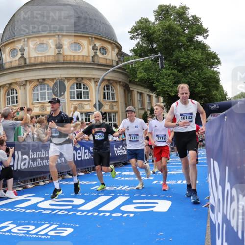 29.06.2025 - hella hamburg halbmarathon Strokosch-Dieckow http://msf.ph/oto/8315151 29.06.2025 10:57:44 Ziel 1715, 1719, 1972, 2034, 2606, 2806, 2883, 5391, 7269, 7833, 9820, 10133, 10599, 10703, 12440, 12523, 12774, 13523, 14737, 15217, 15220, 16418, 16517, 17201, 17455, 17814, 18388, 18492, 18508, 18727, 18985 meine-sportfotos.de