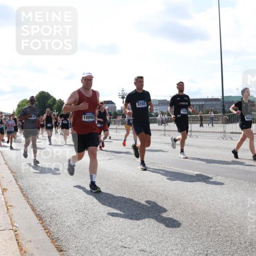 29.06.2025 - hella hamburg halbmarathon Lena Gebhardt http://msf.ph/oto/8315156 29.06.2025 09:59:57 Lombardsbrücke 10093, 8285, 12479, 1006, 1125, 1239, 1264, 1334, 1642, 1834, 1914, 1955, 2099, 2159, 2348, 2364, 2391, 2432, 2447, 2582, 2584, 2630, 2676, 2677, 2910, 3181, 3279, 3668, 3836, 3898, 4013, 4231, 4426, 4632, 4772, 4796, 4837, 5015, 5134, 5272, 5277, 5341, 6104, 6174, 6201, 6202, 6462, 6581, 6587, 8330, 8520, 8846, 9142, 9488, 9907, 9984, 10031, 11039, 11568, 11844 meine-sportfotos.de