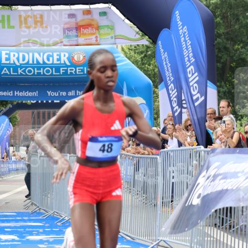 29.06.2025 - hella hamburg halbmarathon Strokosch-Dieckow http://msf.ph/oto/8315181 29.06.2025 10:10:08 Ziel 48 meine-sportfotos.de