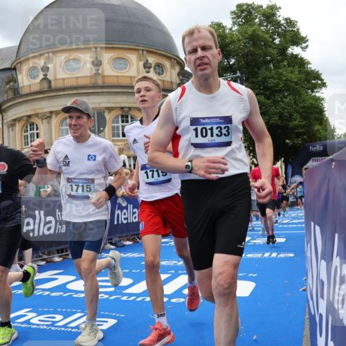 29.06.2025 - hella hamburg halbmarathon Strokosch-Dieckow http://msf.ph/oto/8315225 29.06.2025 10:57:45 Ziel 1715, 1719, 1972, 2034, 2606, 2806, 2883, 5391, 7269, 7833, 9820, 10133, 10599, 10703, 12440, 12523, 12774, 13376, 13523, 14737, 15217, 16418, 16517, 17201, 17455, 17543, 18388, 18492, 18508, 18727, 18985 meine-sportfotos.de