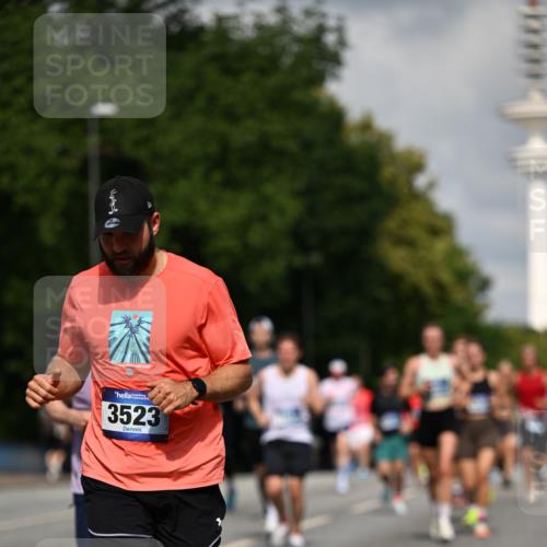 29.06.2025 - hella hamburg halbmarathon Dr. Thomas Lammeyer http://msf.ph/oto/8315238 29.06.2025 09:55:05 Kennedybrücke 1136, 1570, 1903, 1912, 1920, 1941, 2972, 3523, 3700, 4297, 4759, 4843, 4865, 4999, 5275, 5375, 5410, 7092, 7105, 7363, 7378, 7693, 7962, 8346, 8871, 9114, 9262, 9364, 9371, 9380, 9885, 10193, 10375, 10480, 10669, 11417 meine-sportfotos.de