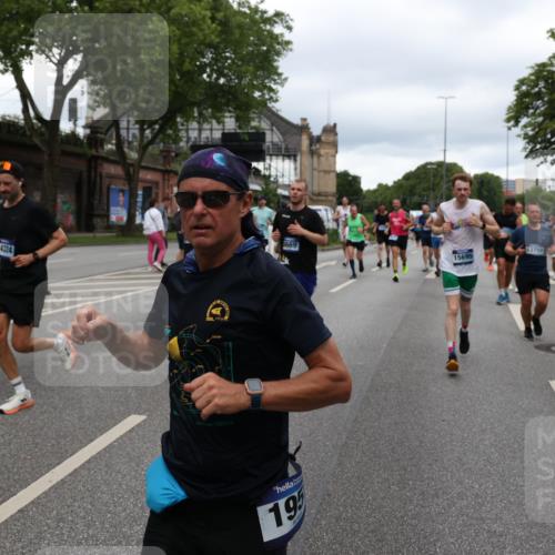 29.06.2025 - hella hamburg halbmarathon Yannick Fuchs http://msf.ph/oto/8315244 29.06.2025 10:50:45 20KM 1485, 1583, 1955, 2034, 2676, 2741, 3413, 3435, 3836, 4167, 4940, 5033, 5418, 5492, 6399, 6416, 6835, 7716, 8393, 8542, 8652, 8669, 8825, 9488, 9727, 9820, 9907, 9934, 10133, 10212, 11083, 11212, 11590, 11612, 12014, 12348, 12440, 12523, 12590, 12712, 13394, 13666, 13750, 13863, 14139, 14369, 14408, 14678, 15097, 15145, 15431, 15695, 15712, 15726, 16113, 16257, 16261, 16470, 16634, 17160, 17617, 17779, 18208, 18652, 18719, 18899, 19091, 19184 meine-sportfotos.de