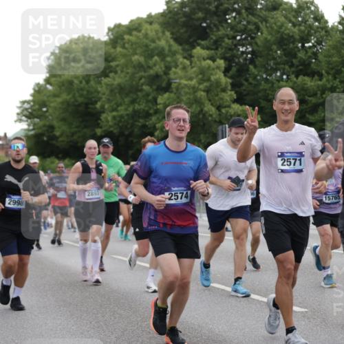 29.06.2025 - hella hamburg halbmarathon Jannik Wohlers http://msf.ph/oto/8315315 29.06.2025 10:38:48 Lombardsbrücke 1760, 1856, 1883, 2092, 2571, 2574, 2843, 2893, 2998, 3275, 3727, 3745, 4410, 4523, 4659, 4882, 6062, 6112, 6611, 7341, 7506, 7524, 7589, 7815, 8243, 8457, 9393, 9420, 9446, 9974, 9977, 10001, 10072, 10315, 10516, 10696, 11129, 11201, 11313, 11381, 11382, 11533, 11729, 12090, 12092, 12391, 12410, 12745, 13060, 13461, 13922, 14856, 14871, 14956, 15112, 15262, 15765, 16335, 16382, 16841, 16866, 16869, 16883, 16884, 17313, 17368, 17536 meine-sportfotos.de