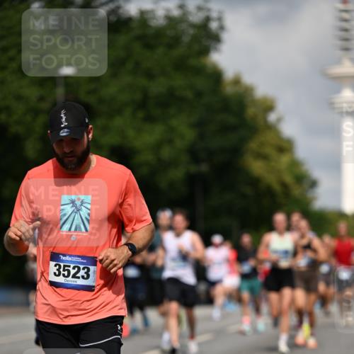29.06.2025 - hella hamburg halbmarathon Dr. Thomas Lammeyer http://msf.ph/oto/8315331 29.06.2025 09:55:05 Kennedybrücke 1136, 1570, 1903, 1912, 1920, 1941, 2972, 3523, 3700, 4297, 4759, 4843, 4865, 4999, 5275, 5375, 5410, 7092, 7105, 7363, 7378, 7693, 7962, 8346, 8871, 9114, 9262, 9364, 9371, 9380, 9885, 10193, 10375, 10480, 10669, 11417 meine-sportfotos.de
