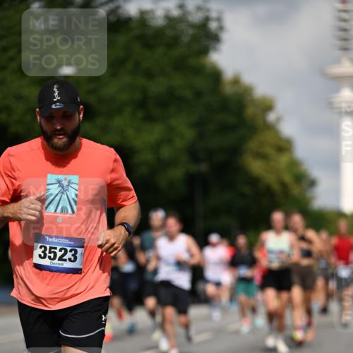 29.06.2025 - hella hamburg halbmarathon Dr. Thomas Lammeyer http://msf.ph/oto/8315362 29.06.2025 09:55:05 Kennedybrücke 1136, 1570, 1903, 1912, 1920, 1941, 2972, 3523, 3700, 4297, 4759, 4843, 4865, 4999, 5275, 5375, 5410, 7092, 7105, 7363, 7378, 7693, 7962, 8346, 8871, 9114, 9262, 9364, 9371, 9380, 9885, 10193, 10375, 10480, 10669, 11417 meine-sportfotos.de