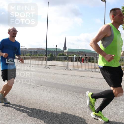 29.06.2025 - hella hamburg halbmarathon Lena Gebhardt http://msf.ph/oto/8315369 29.06.2025 09:47:26 Lombardsbrücke 12704, 1002, 1217, 1396, 1407, 1411, 1577, 1910, 1959, 2121, 2228, 2404, 2563, 2774, 2836, 2851, 3005, 3783, 3790, 3935, 4246, 4740, 5193, 5923, 5961, 6032, 6305, 6473, 6915, 7831, 7972, 8084, 8323, 8366, 8395, 9171, 9376, 9508, 9519, 10771, 11019, 11055, 11370, 11559, 11806, 12137, 12204, 12704, 12751, 13029, 13148, 13419, 13771, 13972, 13991, 14069, 14385, 14459, 16123, 17154, 18419 meine-sportfotos.de
