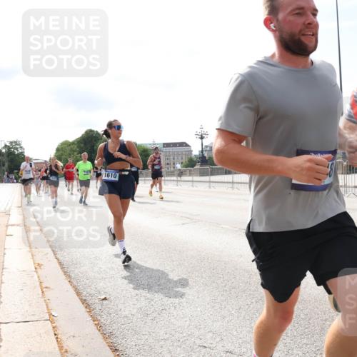 29.06.2025 - hella hamburg halbmarathon Lena Gebhardt http://msf.ph/oto/8315378 29.06.2025 10:12:32 Lombardsbrücke 16473, 1610, 318, 1062, 1249, 1610, 1785, 1790, 1850, 1851, 1939, 2531, 2661, 2891, 2963, 2964, 3182, 3248, 3262, 3746, 4453, 4499, 4554, 5150, 5166, 5176, 5597, 5598, 6822, 6871, 6966, 7014, 7474, 7907, 8917, 8971, 9253, 9254, 9405, 9705, 10581, 10685, 11025, 11509, 11525, 11581, 12456, 13566, 13816, 14060, 14196, 14313, 14540, 14863, 14868, 14869, 15012, 15137, 15369, 16379, 16473, 16826, 16911, 17061, 17994, 18178, 18429, 18493, 18655 meine-sportfotos.de