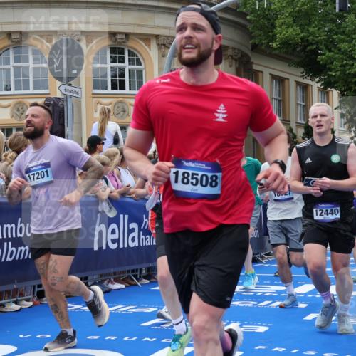 29.06.2025 - hella hamburg halbmarathon Strokosch-Dieckow http://msf.ph/oto/8315388 29.06.2025 10:57:46 Ziel 1715, 1719, 1972, 2034, 2806, 2883, 5391, 7138, 7269, 7833, 9820, 10133, 10599, 10703, 12440, 12523, 12774, 13376, 13523, 14737, 15217, 16418, 16517, 17201, 17455, 17543, 18388, 18492, 18508, 18727, 18985 meine-sportfotos.de