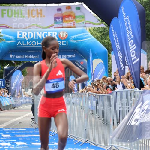 29.06.2025 - hella hamburg halbmarathon Strokosch-Dieckow http://msf.ph/oto/8315421 29.06.2025 10:10:07 Ziel 48 meine-sportfotos.de