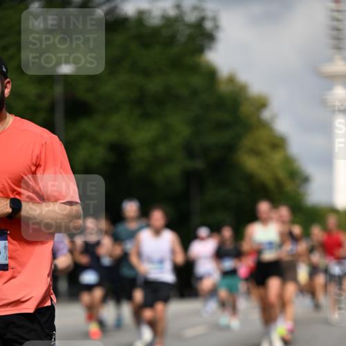 29.06.2025 - hella hamburg halbmarathon Dr. Thomas Lammeyer http://msf.ph/oto/8315436 29.06.2025 09:55:06 Kennedybrücke 1136, 1570, 1903, 1912, 1920, 1941, 2972, 3523, 3700, 4297, 4759, 4843, 4865, 4999, 5275, 5375, 5410, 7092, 7105, 7363, 7693, 7962, 8346, 8871, 9114, 9262, 9364, 9380, 10193, 10375, 10480, 10669, 11417 meine-sportfotos.de