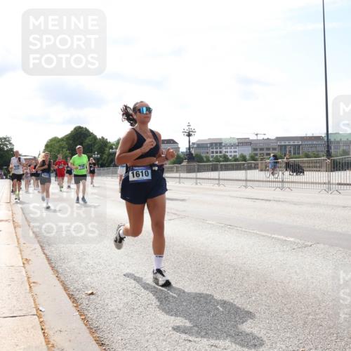 29.06.2025 - hella hamburg halbmarathon Lena Gebhardt http://msf.ph/oto/8315456 29.06.2025 10:12:33 Lombardsbrücke 16473, 1610, 1062, 1249, 1610, 1785, 1790, 1850, 1851, 1939, 2531, 2661, 2891, 2963, 2964, 3182, 3248, 3262, 3746, 4453, 4499, 4554, 5150, 5166, 5176, 5597, 5598, 6207, 6822, 6871, 6966, 7014, 7474, 7907, 8917, 8971, 9253, 9254, 9405, 9705, 10581, 10685, 11025, 11509, 11525, 12456, 13566, 13816, 14060, 14196, 14313, 14540, 14863, 14868, 14869, 15012, 15137, 15369, 16379, 16473, 16826, 16911, 17061, 17994, 18178, 18429, 18493 meine-sportfotos.de