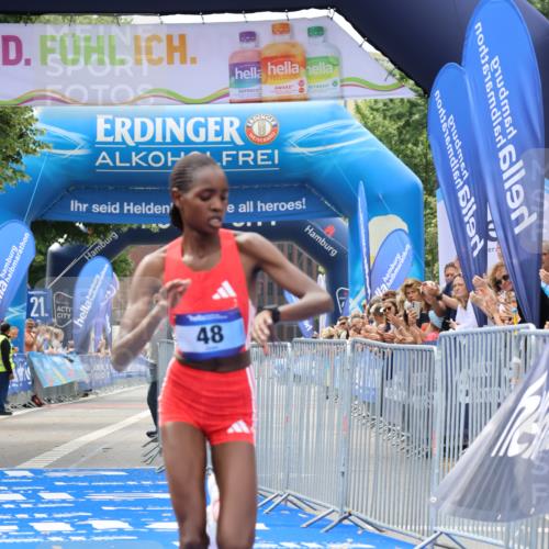 29.06.2025 - hella hamburg halbmarathon Strokosch-Dieckow http://msf.ph/oto/8315479 29.06.2025 10:10:07 Ziel 48 meine-sportfotos.de