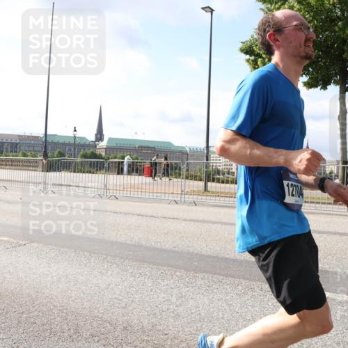 29.06.2025 - hella hamburg halbmarathon Lena Gebhardt http://msf.ph/oto/8315487 29.06.2025 09:47:27 Lombardsbrücke 12704, 1002, 1217, 1396, 1407, 1411, 1910, 1959, 2121, 2228, 2404, 2563, 2774, 2836, 2851, 3005, 3783, 3790, 3935, 4246, 4740, 5193, 5923, 5961, 6032, 6305, 6473, 6915, 7831, 7972, 8084, 8366, 8395, 9171, 9376, 9508, 9519, 10771, 11019, 11055, 11370, 11559, 11806, 12137, 12204, 12704, 12751, 13029, 13148, 13419, 13771, 13972, 13991, 14069, 14385, 14459, 16123, 17154, 18419 meine-sportfotos.de