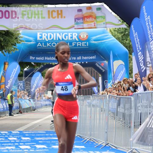 29.06.2025 - hella hamburg halbmarathon Strokosch-Dieckow http://msf.ph/oto/8315505 29.06.2025 10:10:07 Ziel 48 meine-sportfotos.de