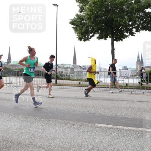 29.06.2025 - hella hamburg halbmarathon Lena Gebhardt http://msf.ph/oto/8315512 29.06.2025 10:37:25 Lombardsbrücke 15084, 5146, 5940, 1022, 1276, 1337, 1339, 1488, 1490, 1597, 1819, 2016, 2031, 2072, 2104, 2199, 2272, 2480, 2486, 2640, 2853, 3127, 3165, 3230, 3633, 3714, 4097, 4347, 4733, 5146, 5171, 5186, 5224, 5538, 5560, 5640, 5786, 5790, 5875, 5940, 6172, 6243, 6584, 6804, 6821, 6955, 7085, 7124, 7202, 7235, 7544, 7707, 7777, 7823, 8007, 8257, 8258, 8315, 8758, 8811, 8843, 9054, 9055, 9524, 10506, 12123, 12254, 12472, 12824, 16680, 17798 meine-sportfotos.de