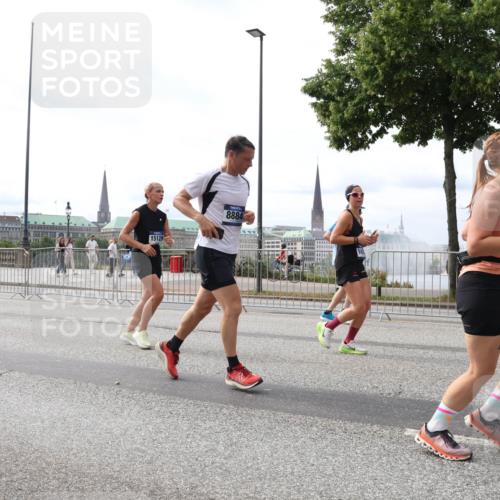 29.06.2025 - hella hamburg halbmarathon Lena Gebhardt http://msf.ph/oto/8315518 29.06.2025 10:22:18 Lombardsbrücke 15129, 8884, 1003, 1187, 1191, 1250, 1294, 1419, 1598, 1958, 1963, 2009, 2022, 2063, 2351, 2514, 2744, 2886, 3050, 3108, 3172, 3430, 3457, 3458, 3511, 3606, 3768, 3910, 3946, 3995, 4046, 4113, 4114, 4131, 4366, 4556, 4559, 4829, 4969, 4970, 5079, 5641, 5798, 5838, 6030, 6048, 6049, 6303, 6307, 6347, 6676, 6820, 6826, 6881, 6899, 6977, 7097, 7162, 7794, 8431, 8511, 8855, 8860, 8884, 8931, 8954, 8959, 9002, 9062 meine-sportfotos.de