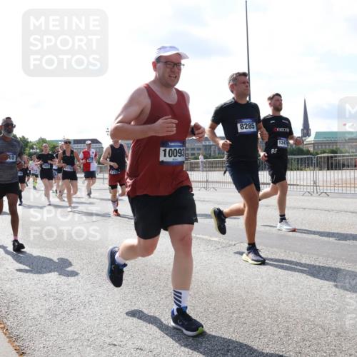 29.06.2025 - hella hamburg halbmarathon Lena Gebhardt http://msf.ph/oto/8315553 29.06.2025 09:59:57 Lombardsbrücke 10, 160, 1753, 10093, 8285, 1247, 6587, 1006, 1125, 1239, 1264, 1334, 1642, 1834, 1914, 1955, 2099, 2159, 2348, 2364, 2391, 2432, 2447, 2582, 2584, 2630, 2676, 2677, 2910, 3181, 3279, 3668, 3836, 3898, 4013, 4231, 4426, 4632, 4772, 4796, 4837, 5015, 5134, 5272, 5277, 5341, 6104, 6174, 6201, 6202, 6462, 6581, 6587, 8330, 8520, 8846, 9142, 9488, 9907, 9984, 10031, 11039, 11568, 11844 meine-sportfotos.de