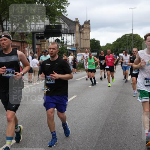 29.06.2025 - hella hamburg halbmarathon Yannick Fuchs http://msf.ph/oto/8315560 29.06.2025 10:50:45 20KM 1485, 1583, 1955, 2034, 2676, 2741, 3413, 3435, 3836, 4167, 4940, 5033, 5418, 5492, 6399, 6416, 6835, 7716, 8393, 8542, 8652, 8669, 8825, 9488, 9727, 9820, 9907, 9934, 10133, 10212, 11083, 11212, 11590, 11612, 12014, 12348, 12440, 12523, 12590, 12712, 13394, 13666, 13750, 13863, 14139, 14369, 14408, 14678, 15097, 15145, 15431, 15695, 15712, 15726, 16113, 16257, 16261, 16470, 16634, 17160, 17617, 17779, 18208, 18652, 18719, 18899, 19091, 19184 meine-sportfotos.de