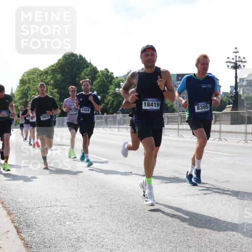 29.06.2025 - hella hamburg halbmarathon Lena Gebhardt http://msf.ph/oto/8315568 29.06.2025 09:47:29 Lombardsbrücke 12751, 2404, 1101, 18517, 18419, 8395, 1002, 1217, 1396, 1407, 1910, 1959, 2121, 2228, 2404, 2563, 2774, 2836, 2851, 3005, 3783, 3790, 3935, 4246, 4740, 5923, 5961, 6032, 6305, 6473, 6915, 7831, 7972, 8084, 8366, 8395, 9171, 9376, 9508, 9519, 10771, 10968, 11019, 11055, 11370, 11559, 11806, 12137, 12204, 12704, 12751, 13029, 13148, 13419, 13771, 13972, 13991, 14069, 14459, 16123, 17154, 18419 meine-sportfotos.de