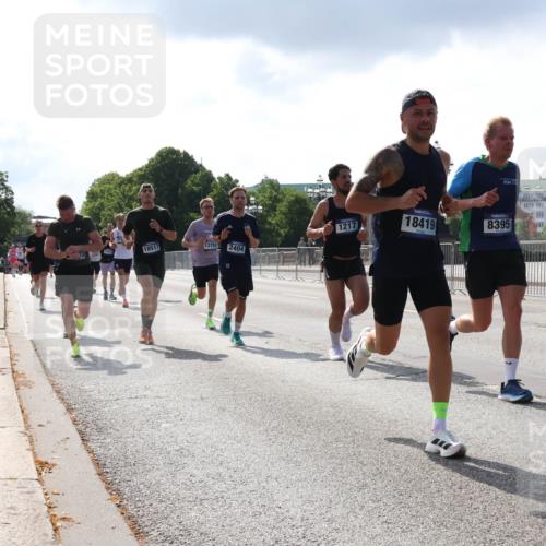 29.06.2025 - hella hamburg halbmarathon Lena Gebhardt http://msf.ph/oto/8315604 29.06.2025 09:47:29 Lombardsbrücke 18419, 8395, 1217, 18517, 127512404, 1002, 1217, 1396, 1407, 1910, 1959, 2121, 2228, 2404, 2563, 2774, 2836, 2851, 3005, 3783, 3790, 3935, 4246, 4740, 5923, 5961, 6032, 6305, 6473, 6915, 7831, 7972, 8084, 8366, 8395, 9171, 9376, 9508, 9519, 10771, 10968, 11019, 11055, 11370, 11559, 11806, 12137, 12204, 12704, 12751, 13029, 13148, 13419, 13771, 13972, 13991, 14069, 14459, 16123, 17154, 18419 meine-sportfotos.de