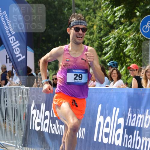 29.06.2025 - hella hamburg halbmarathon Strokosch-Dieckow http://msf.ph/oto/8315616 29.06.2025 10:08:59 Ziel 29 meine-sportfotos.de