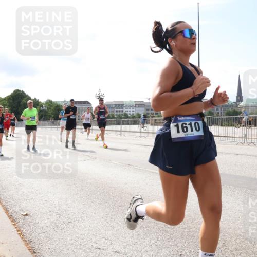 29.06.2025 - hella hamburg halbmarathon Lena Gebhardt http://msf.ph/oto/8315649 29.06.2025 10:12:33 Lombardsbrücke 16473, 1610, 1062, 1249, 1610, 1785, 1790, 1850, 1851, 1939, 2531, 2661, 2891, 2963, 2964, 3182, 3248, 3262, 3746, 4453, 4499, 4554, 5150, 5166, 5176, 5597, 5598, 6207, 6822, 6871, 6966, 7014, 7474, 7907, 8917, 8971, 9253, 9254, 9405, 9705, 10581, 10685, 11025, 11509, 11525, 12456, 13566, 13816, 14060, 14196, 14313, 14540, 14863, 14868, 14869, 15012, 15137, 15369, 16379, 16473, 16826, 16911, 17061, 17994, 18178, 18429, 18493 meine-sportfotos.de