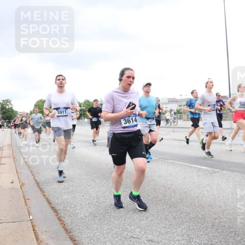 29.06.2025 - hella hamburg halbmarathon Lena Gebhardt http://msf.ph/oto/8315658 29.06.2025 10:56:49 Lombardsbrücke 5911, 12320, 3614, 14711, 4094, 1047, 1113, 1207, 2143, 2307, 2871, 2887, 2915, 2932, 2991, 3348, 3387, 3418, 3438, 3470, 3485, 3516, 3517, 3520, 3614, 3675, 3676, 3953, 3987, 4094, 4118, 4241, 4568, 4569, 4773, 5057, 5237, 5438, 5589, 5693, 5911, 5944, 6284, 6348, 6349, 6690, 6981, 7090, 7307, 7381, 7416, 7417, 7711, 7964, 8039, 8108, 8150, 8197, 8546, 8606, 8766, 8939, 8943, 9172, 9210, 9298, 9299, 9383, 9910, 10555, 10569, 10571 meine-sportfotos.de