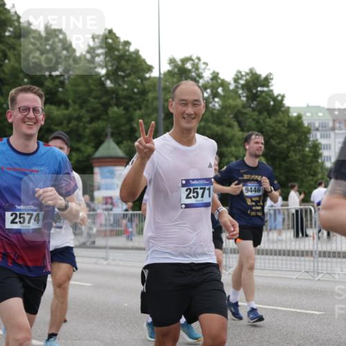 29.06.2025 - hella hamburg halbmarathon Jannik Wohlers http://msf.ph/oto/8315671 29.06.2025 10:38:49 Lombardsbrücke 1760, 1856, 1883, 2092, 2571, 2574, 2843, 2893, 2998, 3275, 3727, 3745, 4410, 4523, 4603, 4659, 4882, 6112, 6342, 6343, 6611, 7341, 7501, 7506, 7524, 7589, 7815, 8203, 8243, 8457, 9393, 9420, 9446, 9974, 9977, 10001, 10072, 10315, 10516, 10696, 10849, 11129, 11201, 11313, 11381, 11382, 11533, 11729, 12090, 12092, 12391, 12410, 12745, 13461, 13519, 13922, 14871, 14956, 15112, 15262, 15765, 16335, 16382, 16841, 16866, 16869, 16883, 16884, 17313, 17368, 17536 meine-sportfotos.de