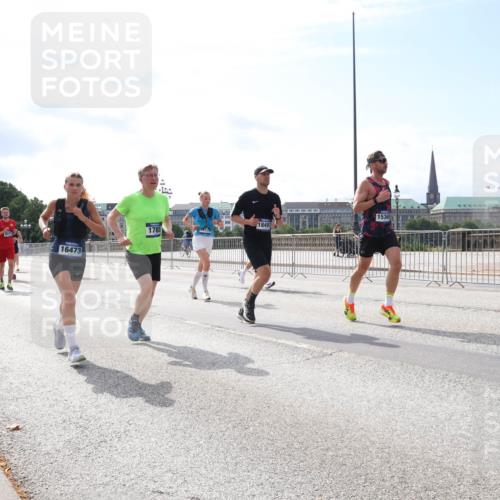 29.06.2025 - hella hamburg halbmarathon Lena Gebhardt http://msf.ph/oto/8315723 29.06.2025 10:12:35 Lombardsbrücke 7014, 16473, 15369, 18493, 1785, 17, 1062, 1249, 1610, 1785, 1790, 1850, 1851, 1939, 2531, 2661, 2891, 2963, 2964, 3182, 3248, 3262, 3746, 4453, 4499, 4554, 5150, 5166, 5176, 5597, 5598, 6207, 6822, 6871, 6966, 7014, 7474, 7907, 8917, 8971, 9253, 9254, 9405, 9705, 10581, 10685, 11025, 11509, 12456, 13566, 13816, 14060, 14313, 14540, 14863, 14868, 14869, 15012, 15369, 16379, 16473, 16826, 16911, 17061, 17994, 18178, 18429, 18493 meine-sportfotos.de