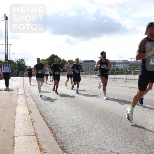 29.06.2025 - hella hamburg halbmarathon Lena Gebhardt http://msf.ph/oto/8315730 29.06.2025 09:47:30 Lombardsbrücke 10145, 18517, 2404, 121, 184195, 1002, 1217, 1396, 1407, 1910, 1959, 2121, 2228, 2404, 2563, 2774, 2836, 2851, 3005, 3783, 3790, 3935, 4246, 4740, 5923, 5961, 6032, 6305, 6473, 6915, 7831, 7972, 8084, 8366, 8395, 8901, 9171, 9376, 9508, 9519, 10771, 10968, 11019, 11055, 11370, 11559, 11806, 12137, 12204, 12704, 12751, 13029, 13148, 13419, 13771, 13972, 13991, 14069, 14459, 16123, 17154, 18419 meine-sportfotos.de