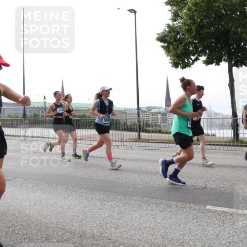 29.06.2025 - hella hamburg halbmarathon Lena Gebhardt http://msf.ph/oto/8315731 29.06.2025 10:37:25 Lombardsbrücke 1491, 16831, 13582, 5940, 1022, 1276, 1337, 1339, 1488, 1490, 1597, 1819, 2016, 2031, 2072, 2104, 2199, 2272, 2480, 2486, 2640, 2853, 3127, 3165, 3230, 3633, 3714, 4097, 4347, 4733, 5146, 5171, 5186, 5224, 5538, 5560, 5640, 5786, 5790, 5875, 5940, 6172, 6243, 6584, 6804, 6821, 6955, 7085, 7124, 7202, 7235, 7544, 7707, 7777, 7823, 8007, 8257, 8258, 8315, 8758, 8811, 8843, 9054, 9055, 9524, 10506, 12123, 12254, 12472, 12824, 16680, 17798 meine-sportfotos.de