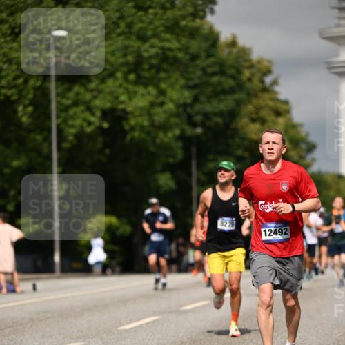 29.06.2025 - hella hamburg halbmarathon Dr. Thomas Lammeyer http://msf.ph/oto/8315758 29.06.2025 10:17:16 Kennedybrücke 1007, 1328, 1859, 2055, 2961, 2987, 3218, 3729, 4554, 4950, 5232, 5597, 5598, 6026, 7346, 7460, 8115, 8279, 8913, 9128, 9527, 10581 meine-sportfotos.de