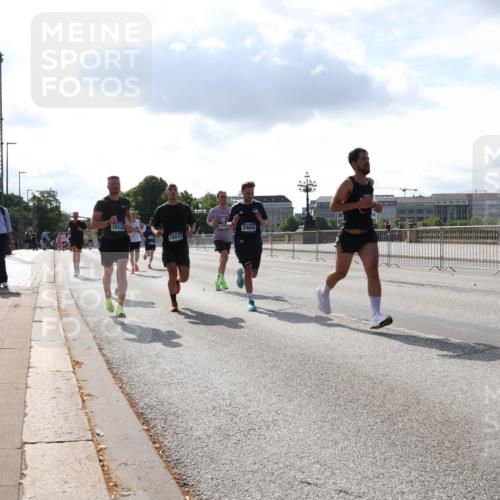 29.06.2025 - hella hamburg halbmarathon Lena Gebhardt http://msf.ph/oto/8315760 29.06.2025 09:47:30 Lombardsbrücke 16123, 18517, 1275, 2404, 1002, 1217, 1396, 1407, 1910, 1959, 2121, 2228, 2404, 2563, 2774, 2836, 2851, 3005, 3783, 3790, 3935, 4246, 4740, 5923, 5961, 6032, 6305, 6473, 6915, 7831, 7972, 8084, 8366, 8395, 8901, 9171, 9376, 9508, 9519, 10771, 10968, 11019, 11055, 11370, 11559, 11806, 12137, 12204, 12704, 12751, 13029, 13148, 13419, 13771, 13972, 13991, 14069, 14459, 16123, 17154, 18419 meine-sportfotos.de