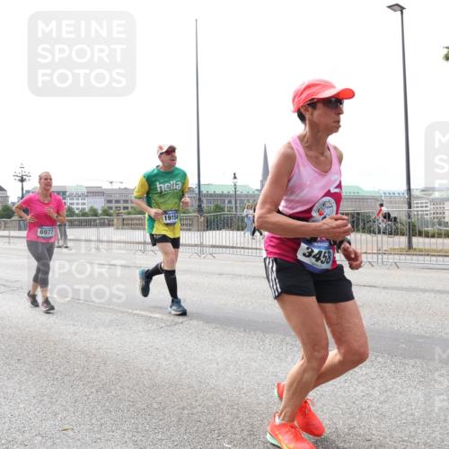 29.06.2025 - hella hamburg halbmarathon Lena Gebhardt http://msf.ph/oto/8315767 29.06.2025 10:22:19 Lombardsbrücke 1419, 6977, 19154, 3458, 1003, 1187, 1294, 1419, 1598, 1963, 2009, 2022, 2063, 2351, 2479, 2514, 2744, 2886, 3050, 3108, 3172, 3430, 3457, 3458, 3511, 3606, 3768, 3910, 3946, 3995, 4046, 4113, 4114, 4131, 4366, 4556, 4559, 4829, 4969, 4970, 5079, 5641, 5798, 5838, 6030, 6048, 6049, 6303, 6307, 6347, 6676, 6820, 6826, 6881, 6899, 6977, 7097, 7162, 7794, 8431, 8511, 8855, 8860, 8884, 8931, 8954, 8959, 9002, 9062 meine-sportfotos.de