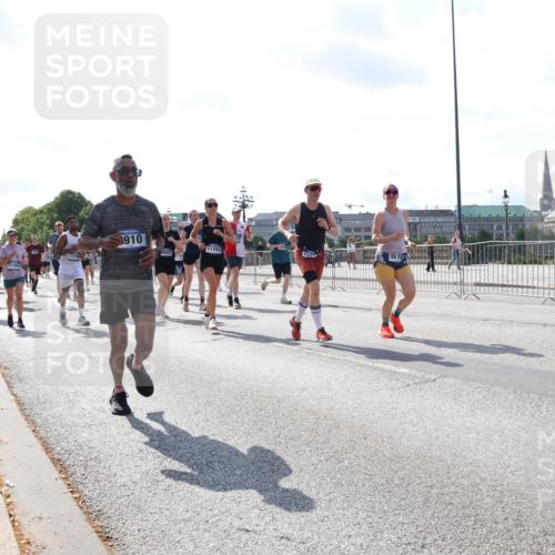 29.06.2025 - hella hamburg halbmarathon Lena Gebhardt http://msf.ph/oto/8315781 29.06.2025 09:59:58 Lombardsbrücke 1778, 6174, 11366, 3910, 11753, 1006, 1125, 1239, 1264, 1334, 1642, 1834, 1914, 1955, 2099, 2159, 2348, 2364, 2391, 2432, 2447, 2582, 2584, 2630, 2676, 2677, 2910, 3181, 3279, 3668, 3836, 3898, 4013, 4231, 4426, 4632, 4772, 4796, 4837, 5015, 5134, 5272, 5277, 5341, 6104, 6174, 6201, 6202, 6462, 6581, 6587, 8330, 8520, 8846, 9142, 9488, 9907, 9984, 10031, 11039, 11568, 11844 meine-sportfotos.de
