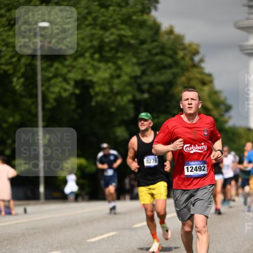 29.06.2025 - hella hamburg halbmarathon Dr. Thomas Lammeyer http://msf.ph/oto/8315790 29.06.2025 10:17:16 Kennedybrücke 1007, 1328, 1859, 2055, 2961, 2987, 3218, 3729, 4554, 4950, 5232, 5597, 5598, 6026, 7346, 7460, 8115, 8279, 8913, 9128, 9527, 10581 meine-sportfotos.de