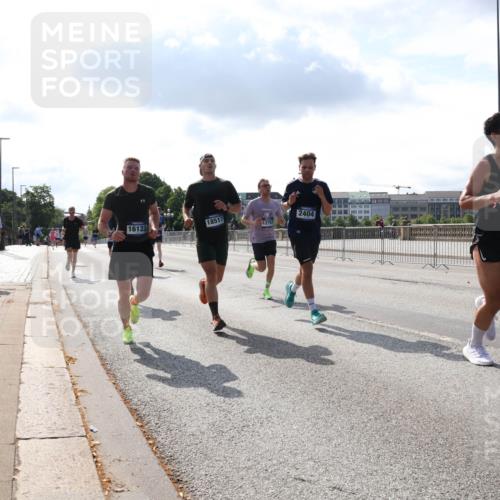 29.06.2025 - hella hamburg halbmarathon Lena Gebhardt http://msf.ph/oto/8315828 29.06.2025 09:47:31 Lombardsbrücke 16123, 18517, 2404, 512751, 1002, 1217, 1396, 1407, 1910, 1959, 2121, 2196, 2228, 2296, 2404, 2563, 2774, 2836, 2851, 3005, 3783, 3790, 3935, 4246, 4740, 5923, 5961, 6032, 6305, 6473, 6915, 7831, 7972, 8084, 8366, 8395, 8901, 9171, 9376, 9508, 9519, 10771, 10968, 11019, 11055, 11370, 11559, 11806, 12137, 12204, 12704, 12751, 13029, 13148, 13419, 13514, 13771, 13972, 13991, 14459, 14601, 16123, 17154, 18419 meine-sportfotos.de