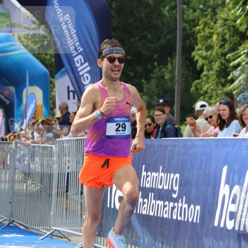 29.06.2025 - hella hamburg halbmarathon Strokosch-Dieckow http://msf.ph/oto/8315873 29.06.2025 10:08:59 Ziel 29 meine-sportfotos.de